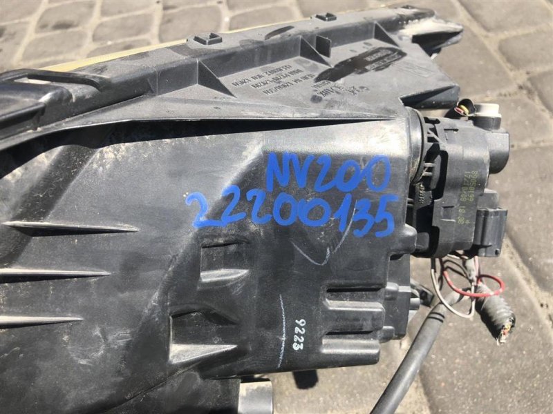 Фара передняя правая NV200 EU 09-