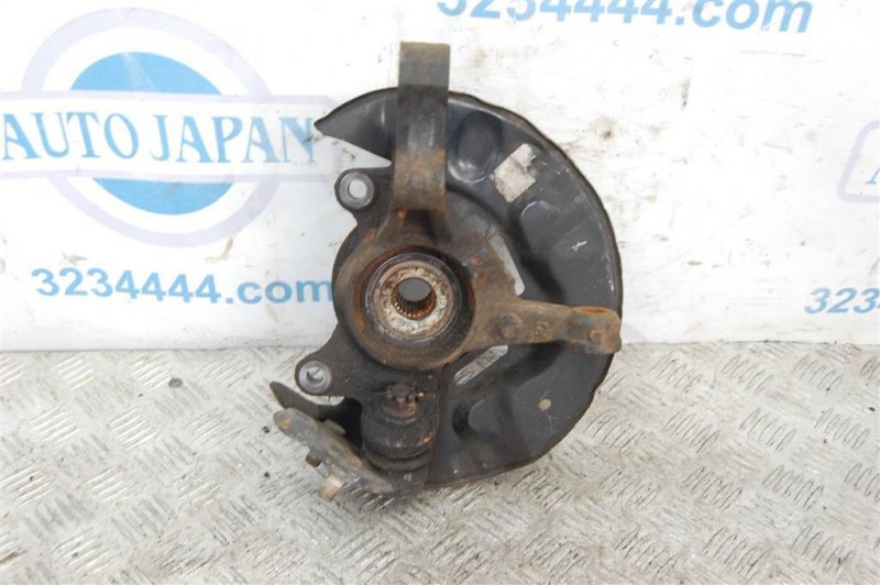 Кулак поворотный передний правый TOYOTA MATRIX 02-08 ZZE132 1.8 LV6