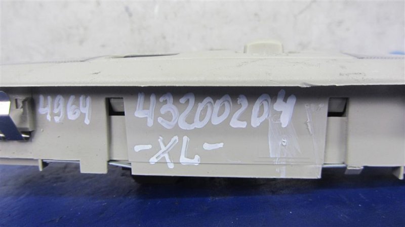 Плафон салона OUTLANDER XL 05-13 2010 Внедорожник 2.4