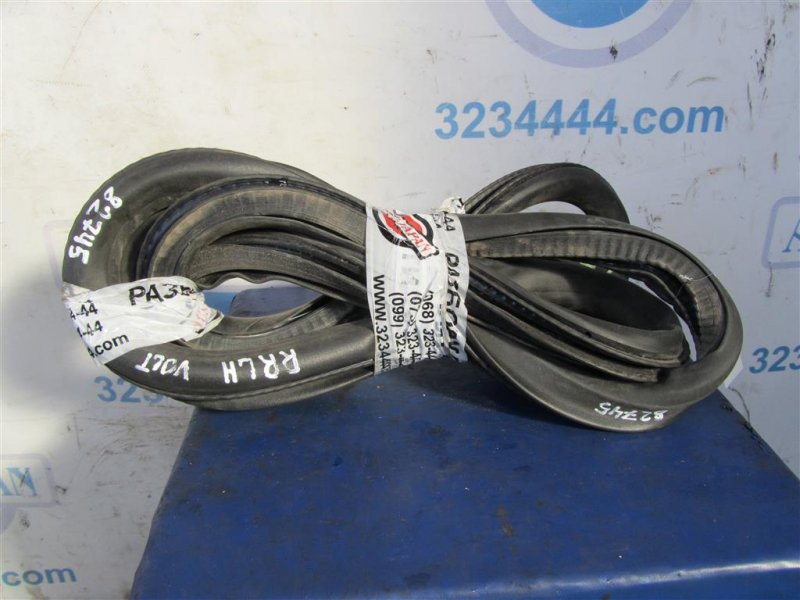 Уплотнитель двери CHEVROLET VOLT 10-15 2013 1.4 LUU 22960752 Б/У