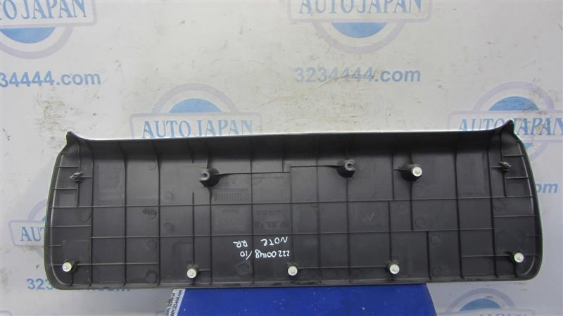 Обшивка крышки багажника NOTE 04-12