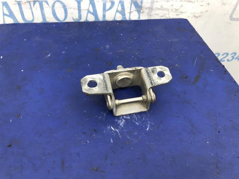 Петля крышки багажника правая TIIDA/VERSA C11 04-11