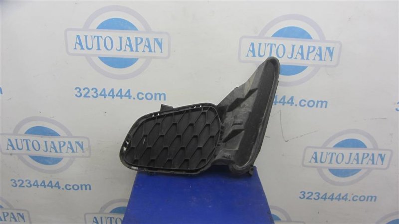 Запчасть накладка противотуманной фары MAZDA 3 BL 09-13 2012 Седан 2.0 BGV5-50C11 Б/У Накладка противотуманной фары MAZDA 3 BL 09-13 2012 Седан 2.0 BGV5-50C11 Б/У
