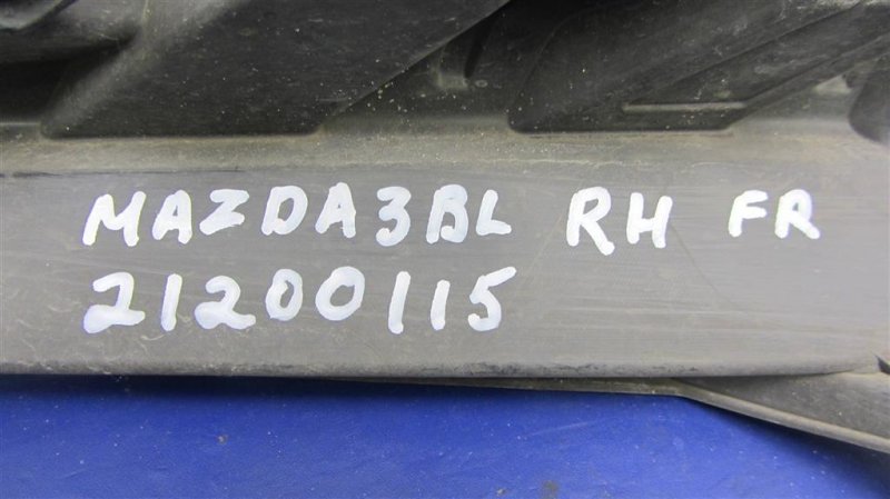 Накладка противотуманной фары 3 BL 09-13 2012 Седан 2.0 Накладка противотуманной фары 3 BL 09-13 2012 Седан 2.0