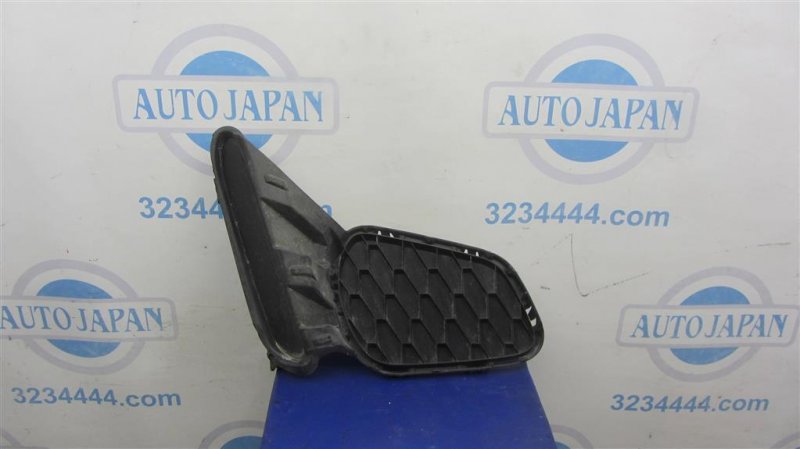 Запчасть накладка противотуманной фары MAZDA 3 BL 09-13 2012 Седан 2.0 BGV5-50C21 Б/У Накладка противотуманной фары MAZDA 3 BL 09-13 2012 Седан 2.0 BGV5-50C21 Б/У