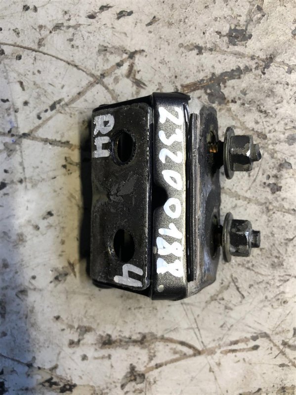 Петля крышки багажника левая INFINITI QX56 / TITAN / ARMADA 04-16 2005 Внедорожник 5.6 90401-7S030 Б/У