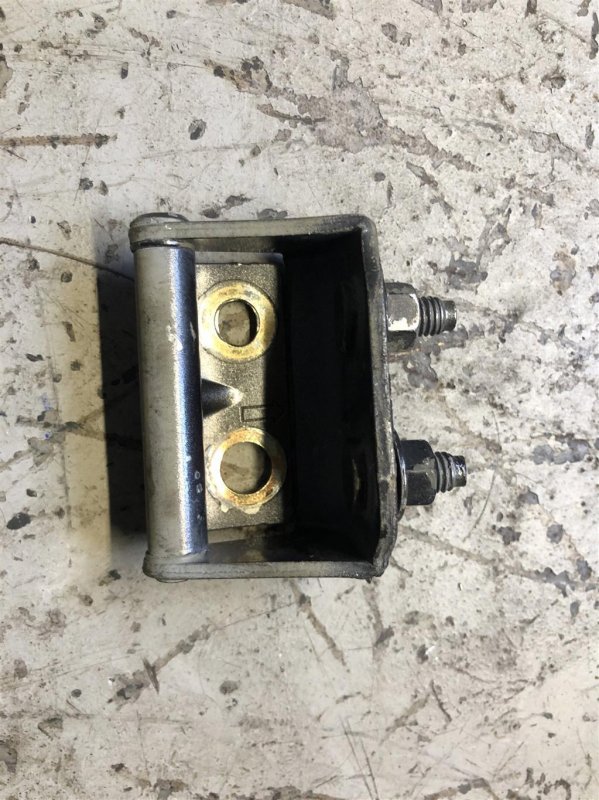 Петля крышки багажника правая QX56 / TITAN / ARMADA 04-16 2005 Внедорожник 5.6