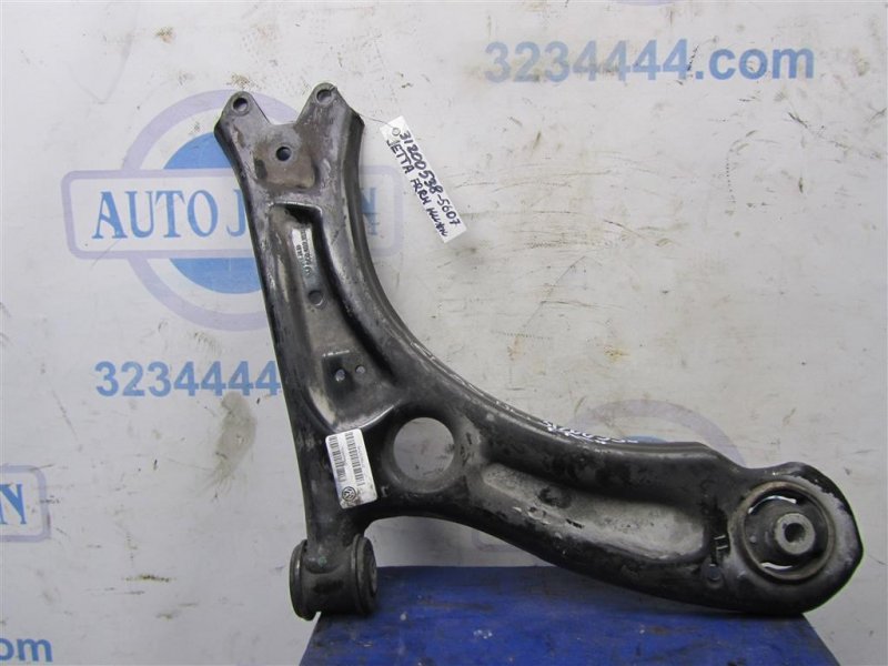 Рычаг передней подвески нижний передний правый VOLKSWAGEN JETTA USA 10-17 2014 162 1.8 CPRA 5C0 407 152 B Б/У