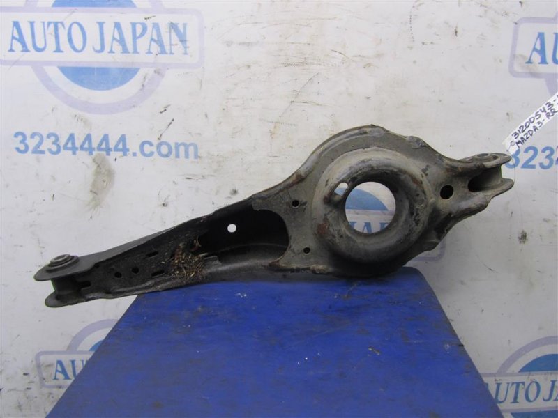 Рычаг задней подвески поперечный нижний задний левый MAZDA 3 BL 09-13 Седан 2.0