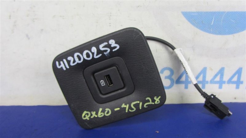 USB адаптер INFINITI QX60/JX35 12-20 2017 Внедорожник 3.5 VQ35DD 28088-9NF0D Б/У