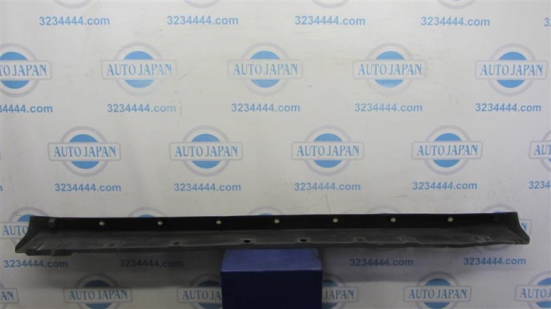 Накладка порога наружная правая TOYOTA MATRIX 02-08 ZZE132 1.8 LV6