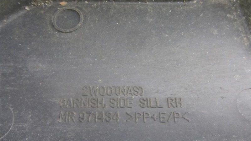 Накладка порога наружная правая OUTLANDER 03-07 2003 Внедорожник 2.4