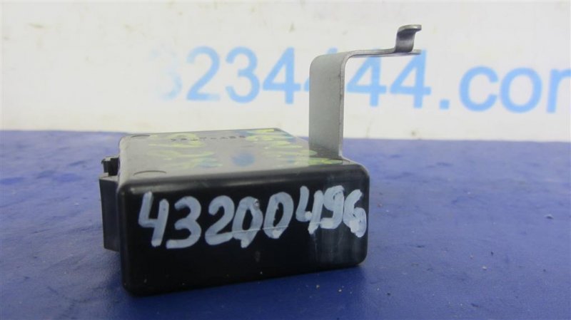 Блок управления центральным замком TOYOTA VENZA 09-16 AGV10 2.7 1ARFE