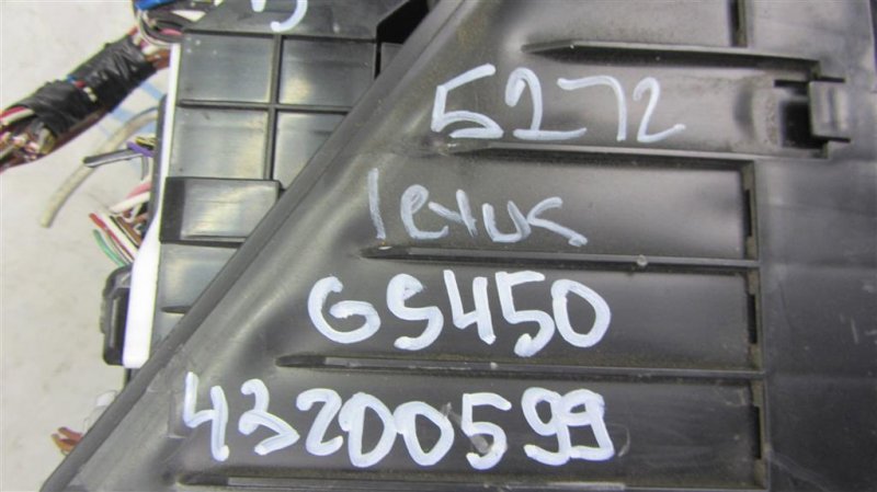 Блок предохранителей моторный отсек GS350 GS300 05-11 Блок предохранителей моторный отсек GS350 GS300 05-11