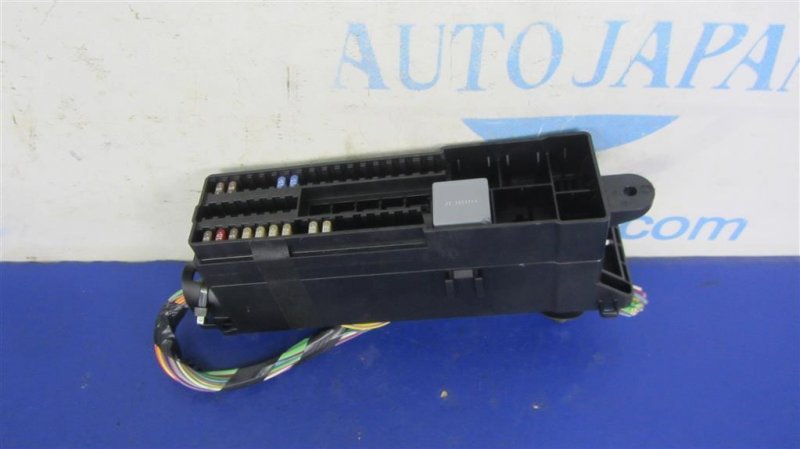 Блок предохранителей моторный отсек FORD FOCUS 10-18 2014 Хетчбек 2.0 AV6T-14A067-AD Б/У