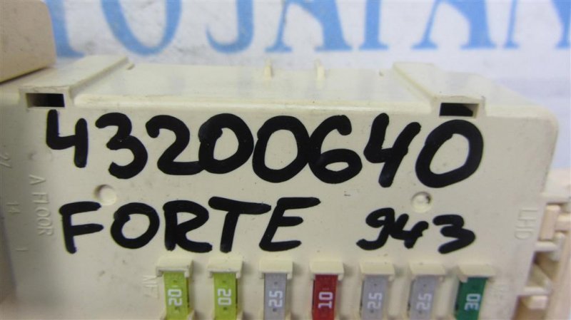 Блок предохранителей салон FORTE YD 12- 2016 Седан 1.8 Блок предохранителей салон FORTE YD 12- 2016 Седан 1.8