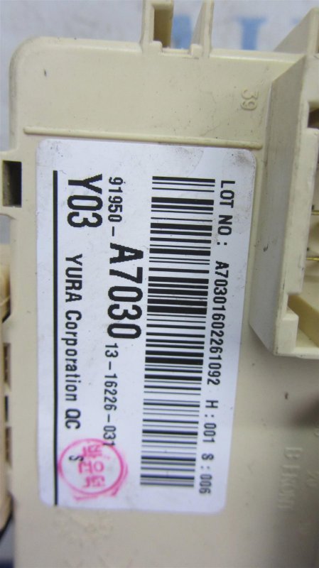 Блок предохранителей салон KIA FORTE YD 12- Седан 1.8 Блок предохранителей салон KIA FORTE YD 12- Седан 1.8