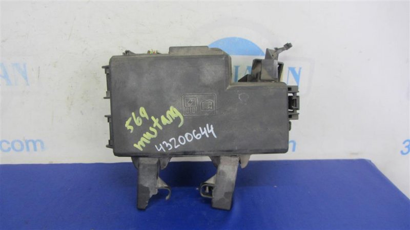 Блок предохранителей моторный отсек MUSTANG 15- 2015 COUPE 2.3 C23HD0D