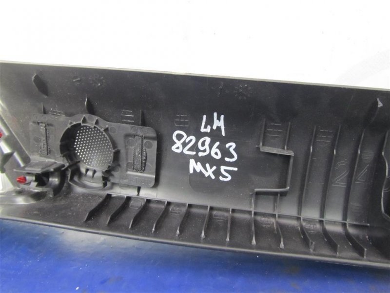 Накладка на стойку кузова левая MX-5 15- 2017 COUPE 2.0 Накладка на стойку кузова левая MX-5 15- 2017 COUPE 2.0