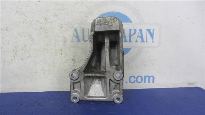 Кронштейн опоры двигателя правый INFINITI M35/M45 04-10 VQ35 Кронштейн опоры двигателя правый INFINITI M35/M45 04-10 VQ35