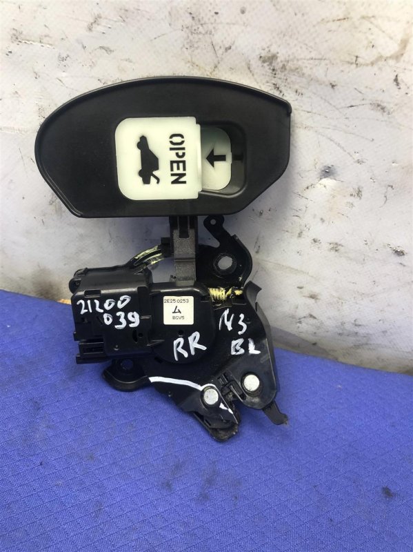 Замок крышки багажника MAZDA 3 BL 09-13 BBM4-56-820B Б/У