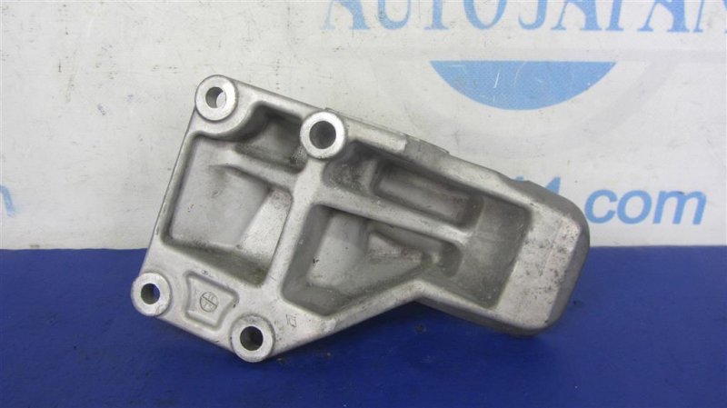 Кронштейн опоры двигателя левый INFINITI M35/M45 04-10 Седан 3.5 VQ35DE Кронштейн опоры двигателя левый INFINITI M35/M45 04-10 Седан 3.5 VQ35DE