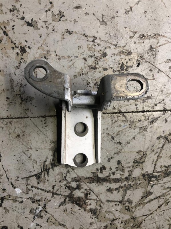 Петля двери нижняя задняя правая MATRIX 02-08