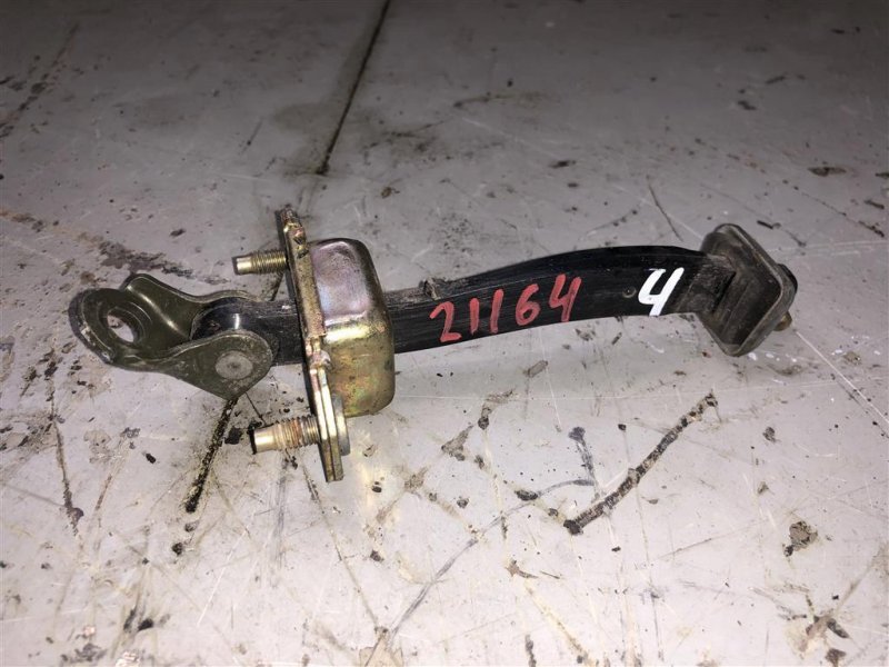 Ограничитель двери задний правый SUBARU FORESTER SG 02-07 63302FC001 Б/У