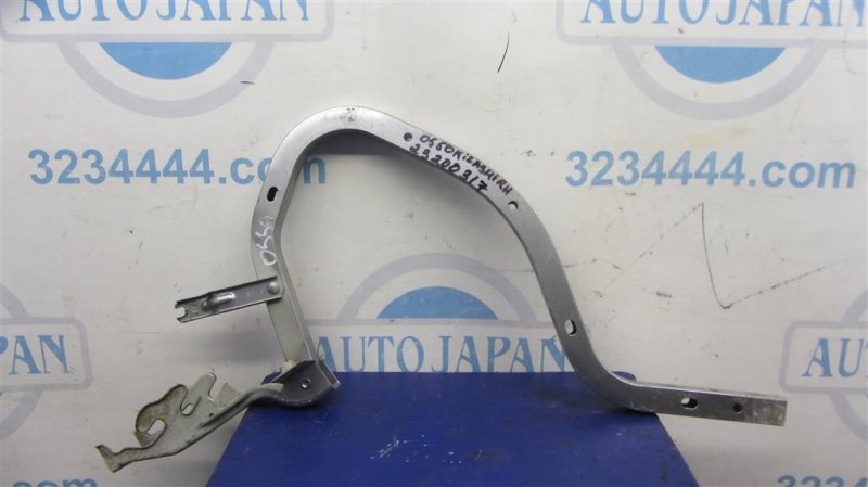 Петля крышки багажника правая SUZUKI KIZASHI 09-14 2010 Седан 2.4 65810-57L00 Б/У