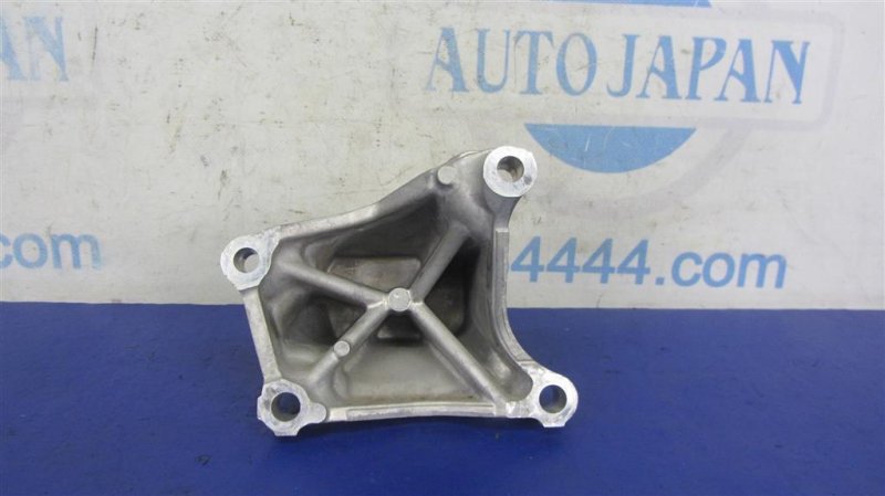 Кронштейн двигателя GS 12- 2015 Седан 8ARFTS 2.0TURBO