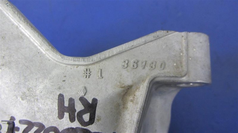 Кронштейн двигателя GS 12- 2015 Седан 8ARFTS 2.0TURBO