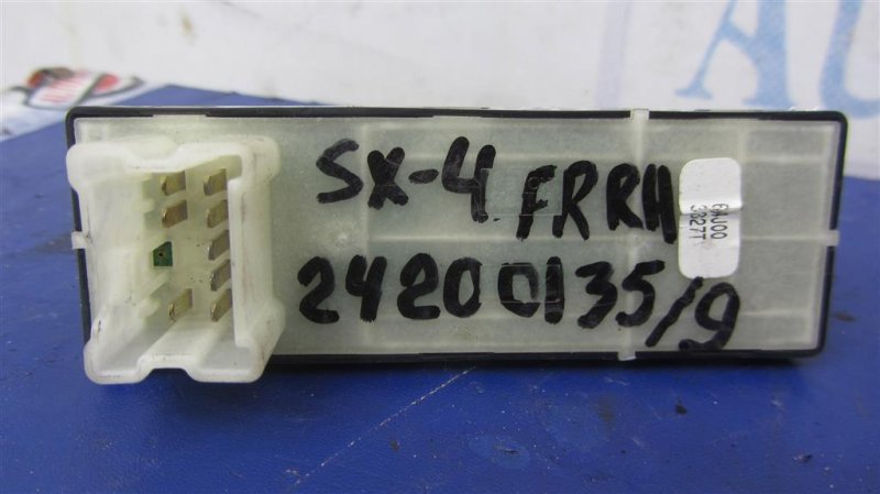 Кнопка стеклоподъемника передняя правая SX4 06-13 2008 Хетчбек 2.0