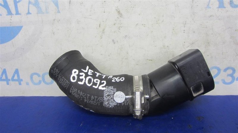 Патрубок интеркулера VOLKSWAGEN JETTA USA 10-17 2015 162 2.0 CVCA 04L 131 111 M Б/У