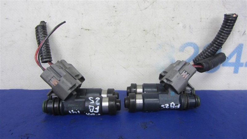 Форсунка топливная SUBARU FORESTER 12-19 2015 Внедорожник 2.5 16611AA810 Б/У