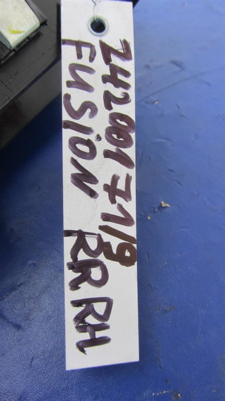 Кнопка стеклоподъемника FUSION 14- 2015 Седан 2.5 Кнопка стеклоподъемника FUSION 14- 2015 Седан 2.5