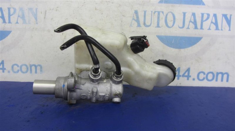 Главный тормозной цилиндр FOCUS 10-18 2013 Седан 2.0