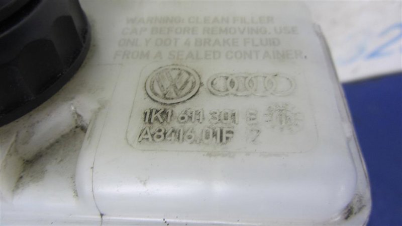 Главный тормозной цилиндр VOLKSWAGEN JETTA USA 10-17 162 2.5 CBUA
