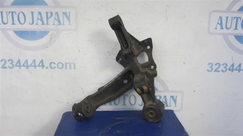 Цапфа задняя левая CAMRY 40 06-11