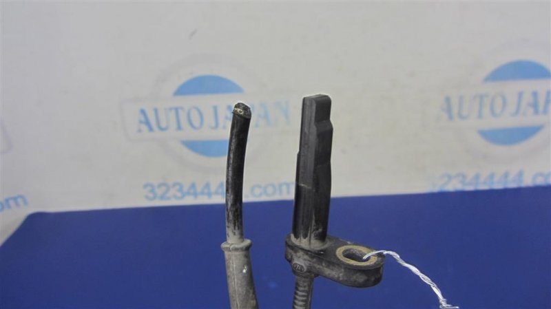 Датчик ABS передний левый INFINITI M35/M45 04-10