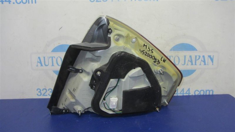 Фонарь наружный задний левый M35/M45 04-10