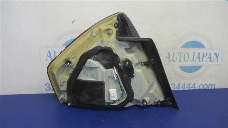 Фонарь наружный задний правый M35/M45 04-10