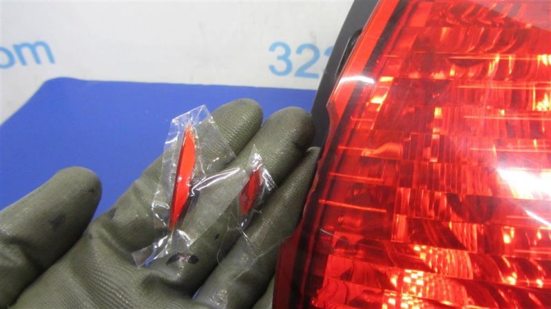 Фонарь наружный задний правый TRIBECA B10 07-13