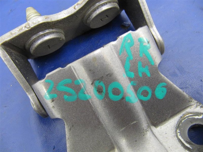 Петля крышки багажника левая TRIBECA B10 07-13 2007 Внедорожник 3.6