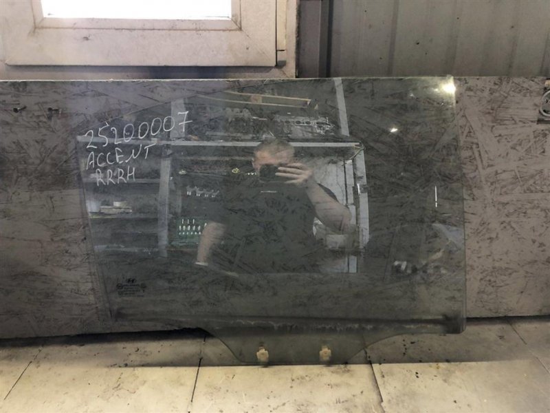 Запчасть стекло двери заднее правое HYUNDAI ACCENT MC 06-10 2006 Седан 1.6 83421-1E011 Б/У Стекло двери заднее правое HYUNDAI ACCENT MC 06-10 2006 Седан 1.6 83421-1E011 Б/У