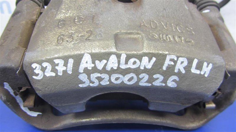 Суппорт тормозной передний левый TOYOTA AVALON 05-12 GSX30 3.5 2GR-FE