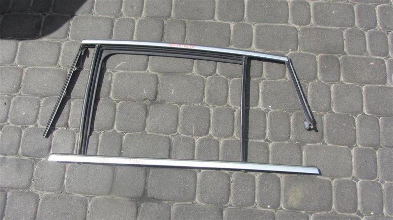 Молдинг двери верхний INFINITI QX30 16-20 82835-5DA0A Б/У