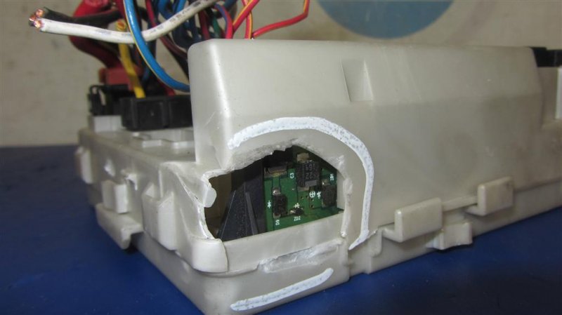 Блок предохранителей моторный отсек ALTIMA L31 01-06 Блок предохранителей моторный отсек ALTIMA L31 01-06