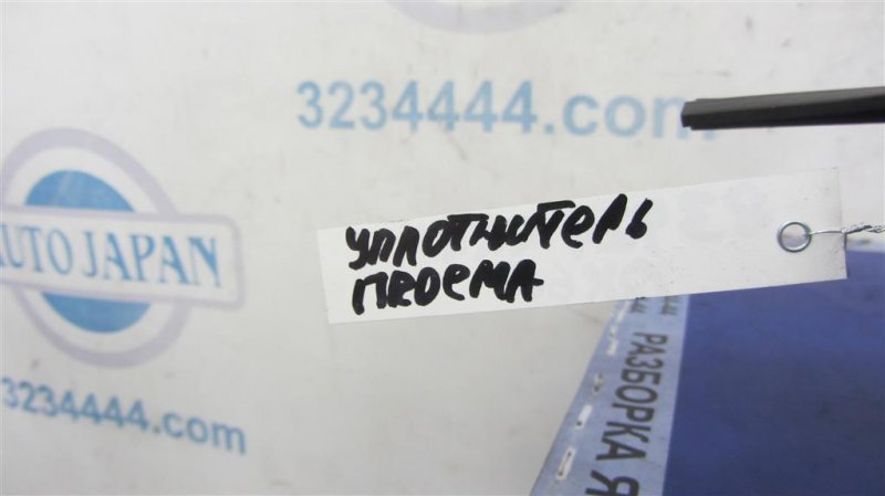 Уплотнитель двери INFINITI QX60/JX35 12-20