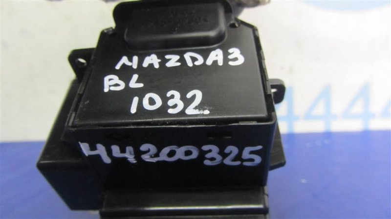 Подрулевой переключатель левый 3 BL 09-13 2012 Седан 2.0