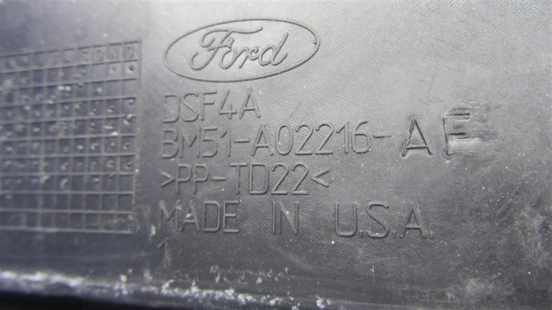 Пластик под лобовое стекло / Жабо FORD FOCUS 10-18 Седан 2.0